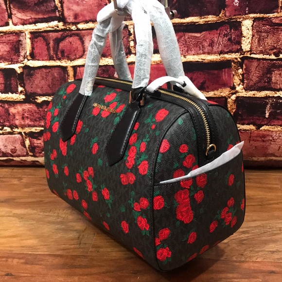 Michael Kors Hayes Duffle - Picture 3 of 6